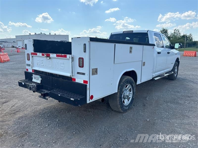 RAM 3500 4x4 Crew Cab Utility Truck 皮卡.傳統半斗卡車/側卸板