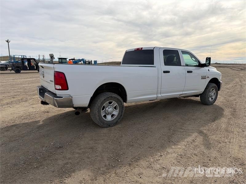 RAM 3500 4x4 Crew Cab Pickup その他