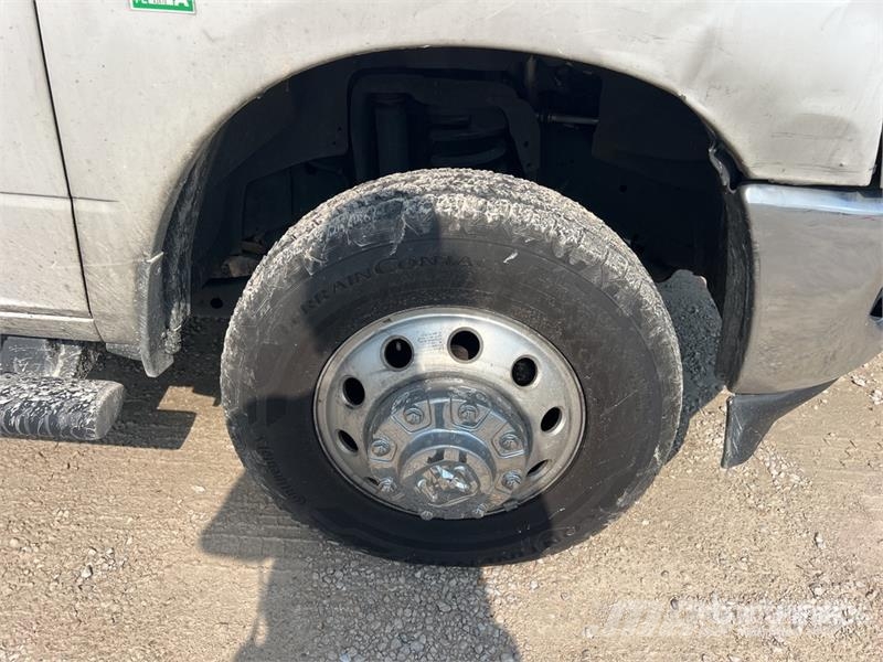 RAM 3500 4x4 Crew Cab Cab and Chassis Cabine si interior