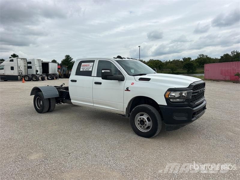 RAM 3500 4x4 Crew Cab Cab and Chassis Cabins and interior