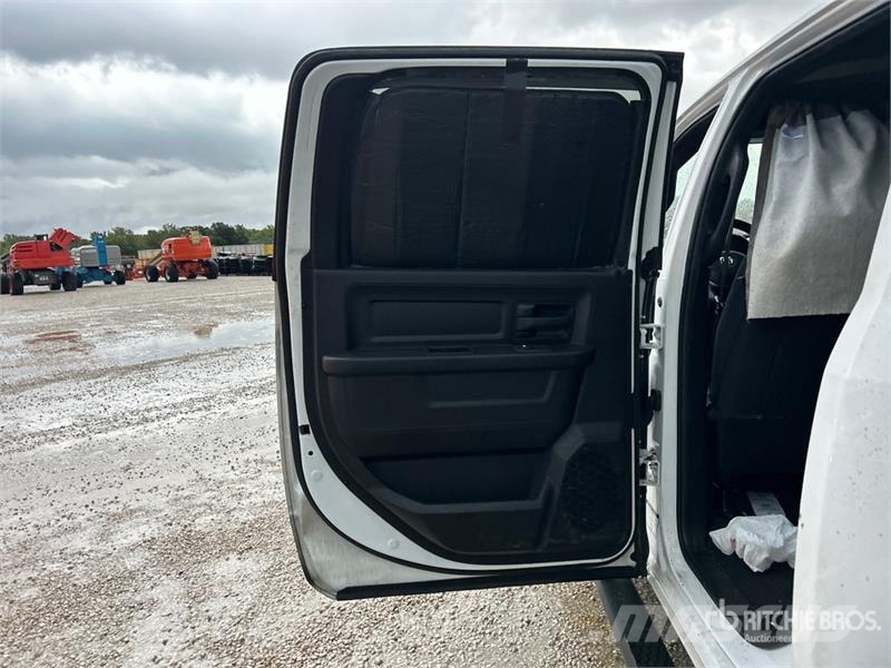 RAM 3500 4x4 Crew Cab Versatile Hauler Truck Влекачи