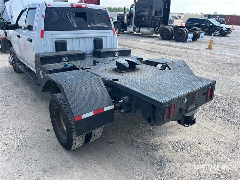 RAM 3500 4x4 Crew Cab Cab and Chassis Cabine si interior