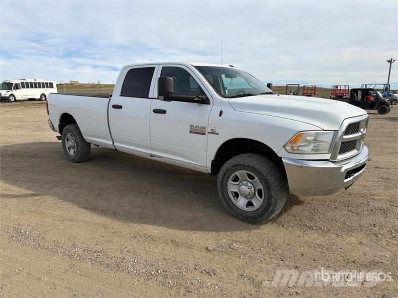 RAM 3500 4x4 Crew Cab Pickup その他