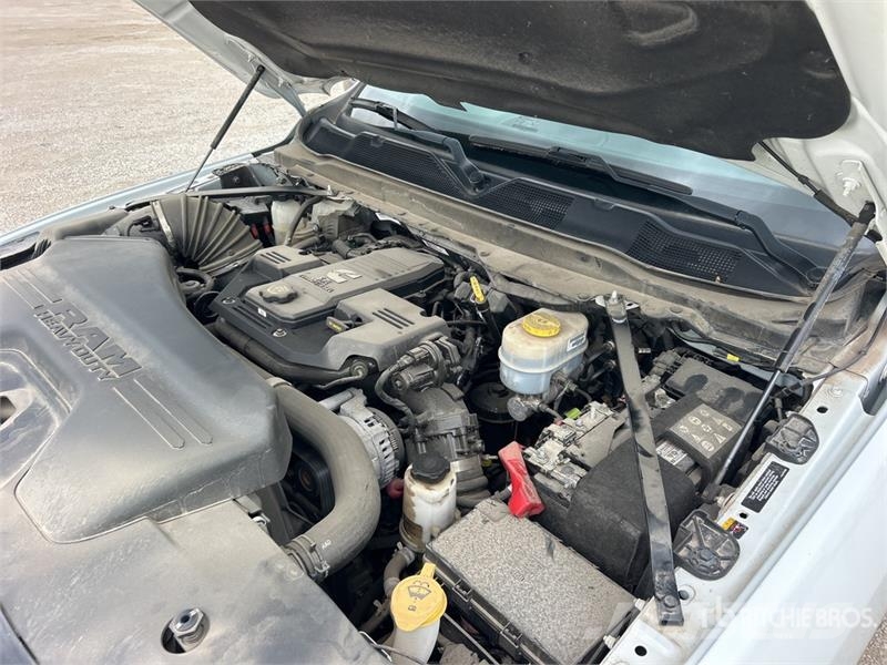 RAM 3500 4x4 Crew Cab Cab and Chassis Cabins and interior