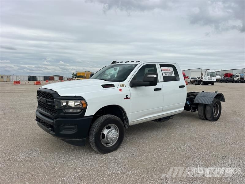 RAM 3500 4x4 Crew Cab Cab and Chassis Cabins and interior