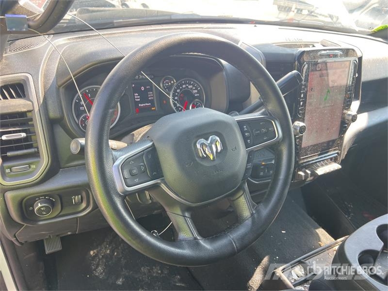 RAM 3500 4x4 Crew Cab Cab and Chassis Cabine si interior