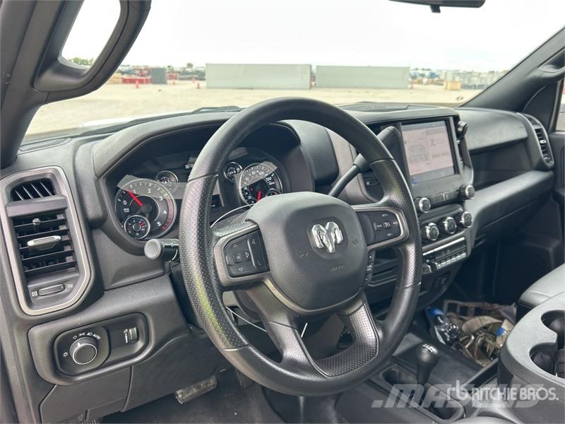RAM 3500 4x4 Crew Cab Cab and Chassis Cabins and interior