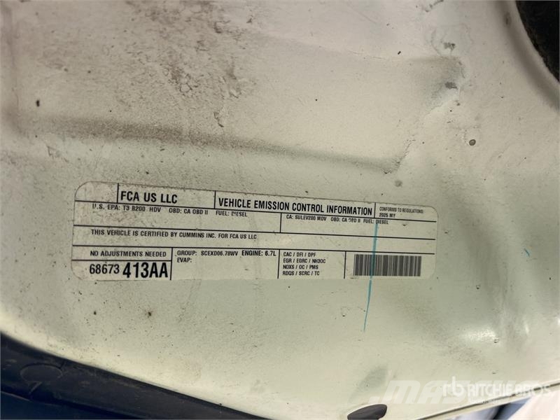 RAM 3500 4x4 Crew Cab Cab and Chassis Cabine si interior