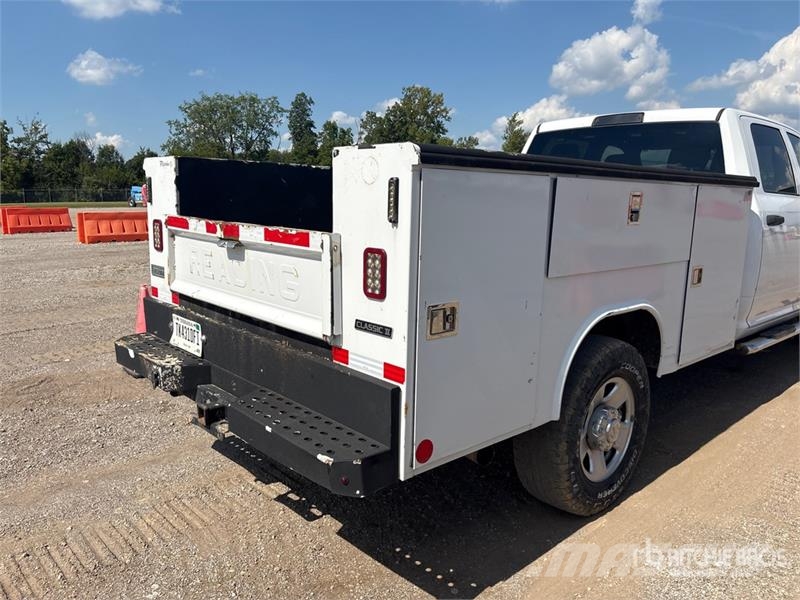 RAM 3500 4x4 Crew Cab Utility Truck 皮卡.傳統半斗卡車/側卸板