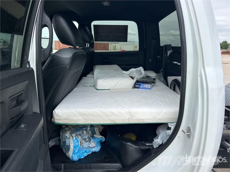 RAM 3500 4x4 Crew Cab Cab and Chassis Cabins and interior