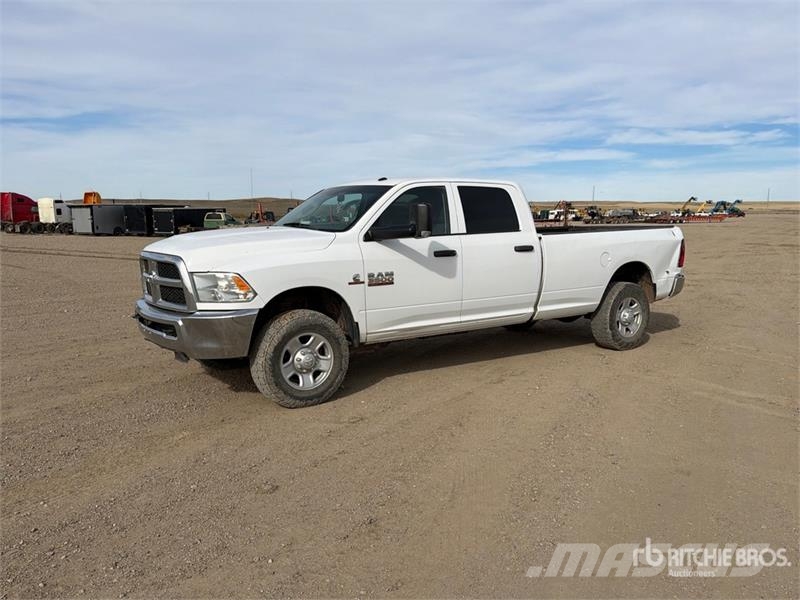 RAM 3500 4x4 Crew Cab Pickup その他