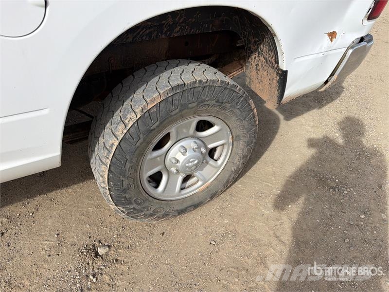 RAM 3500 4x4 Crew Cab Pickup その他