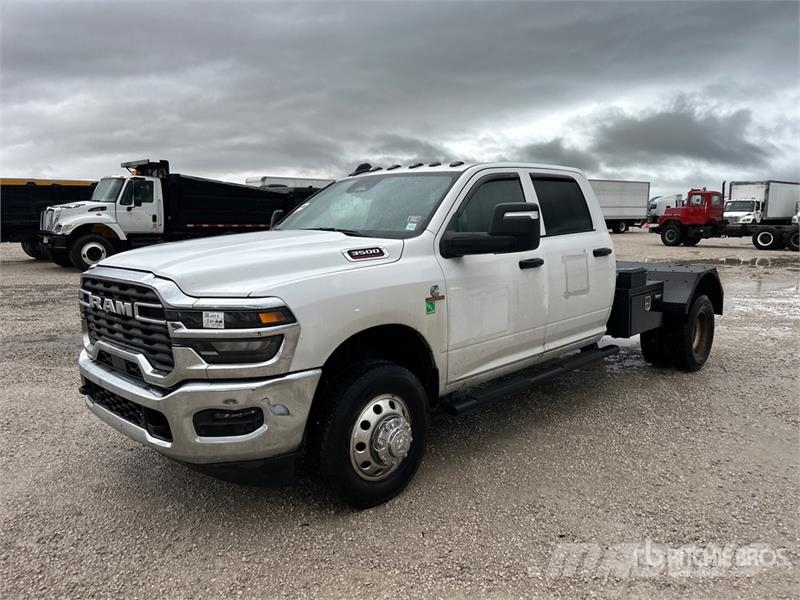 RAM 3500 4x4 Crew Cab Versatile Hauler Truck Влекачи
