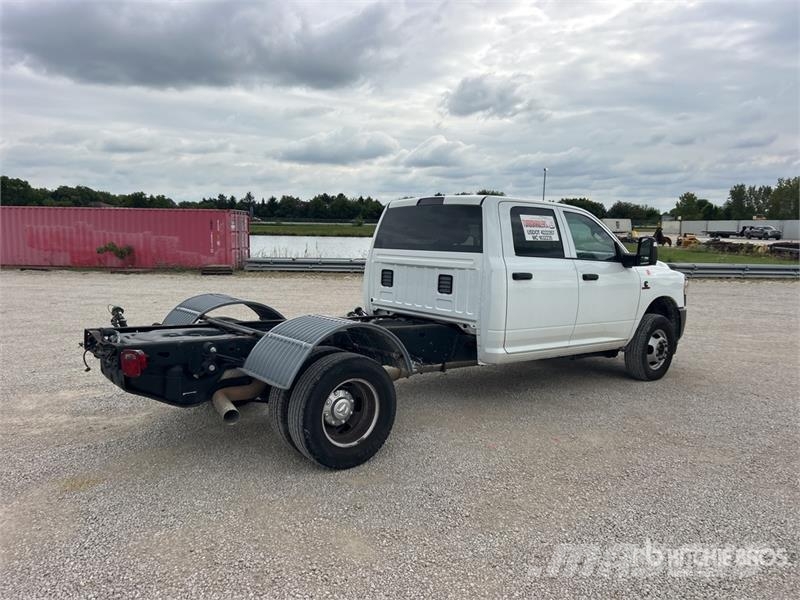 RAM 3500 4x4 Crew Cab Cab and Chassis Cabins and interior