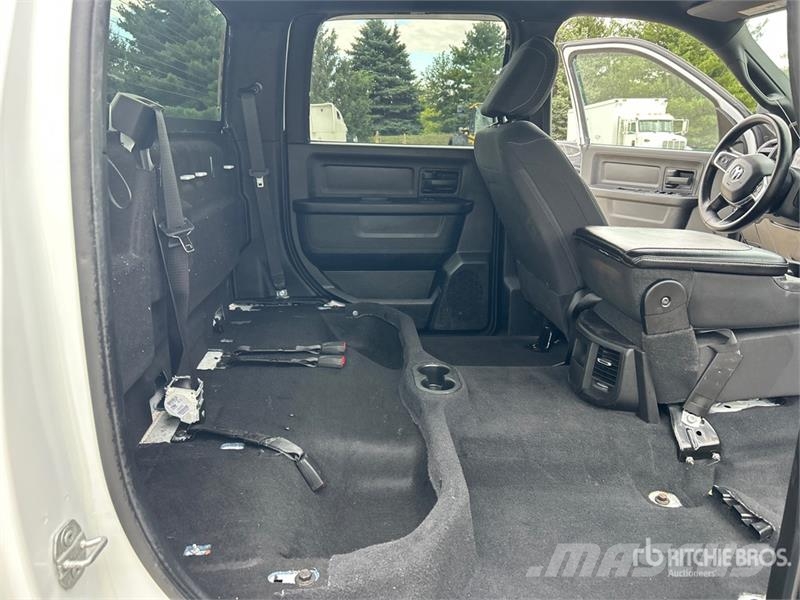 RAM 3500 4x4 Crew Cab Versatile Hauler Truck Cabezas tractoras