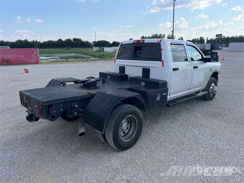 RAM 3500 4x4 Crew Cab Cab and Chassis Cabine si interior