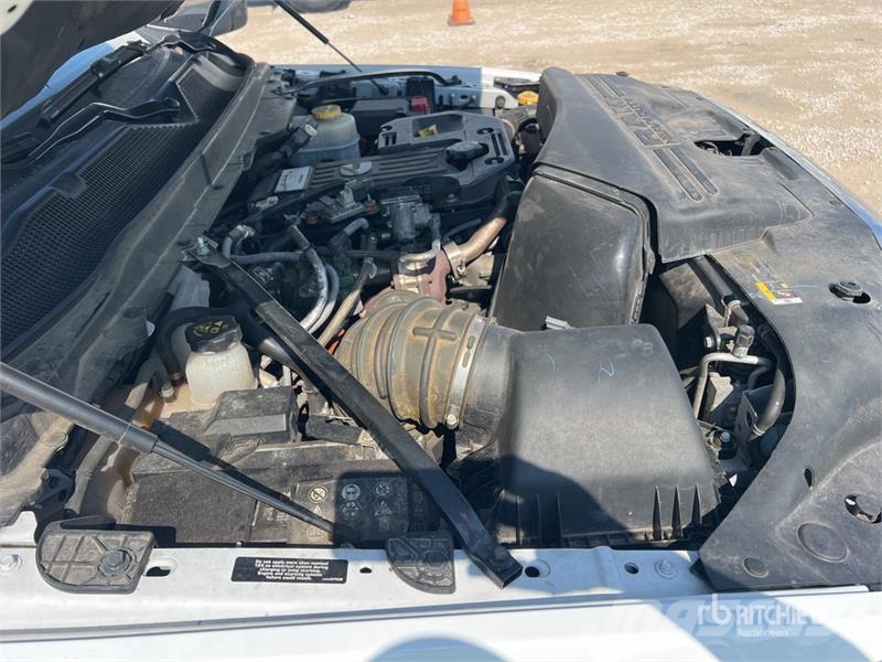 RAM 3500 4x4 Crew Cab Cab and Chassis Cabine si interior