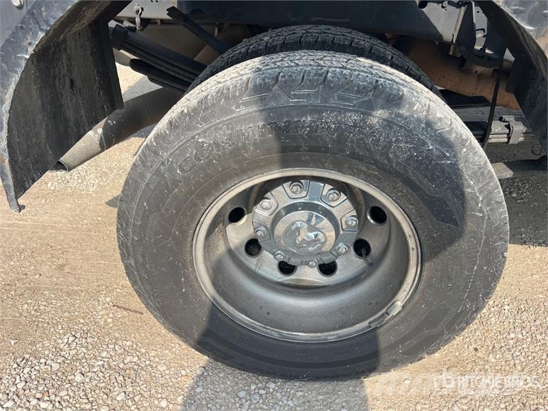 RAM 3500 4x4 Crew Cab Cab and Chassis Cabine si interior