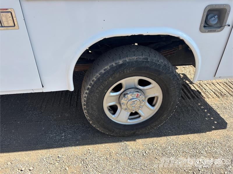 RAM 3500 4x4 Crew Cab Utility Truck 皮卡.傳統半斗卡車/側卸板