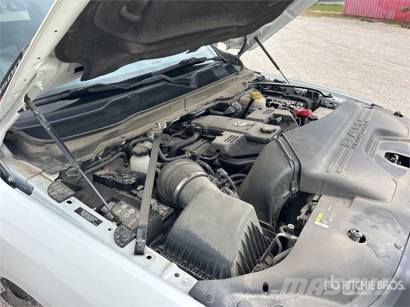 RAM 3500 4x4 Crew Cab Cab and Chassis Cabins and interior