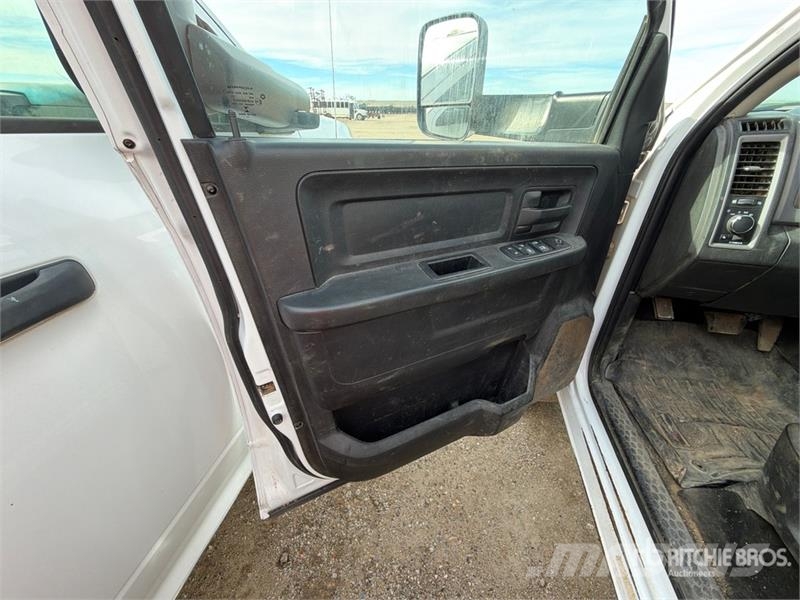 RAM 3500 4x4 Crew Cab Pickup その他