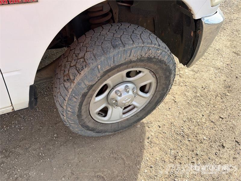 RAM 3500 4x4 Crew Cab Pickup その他