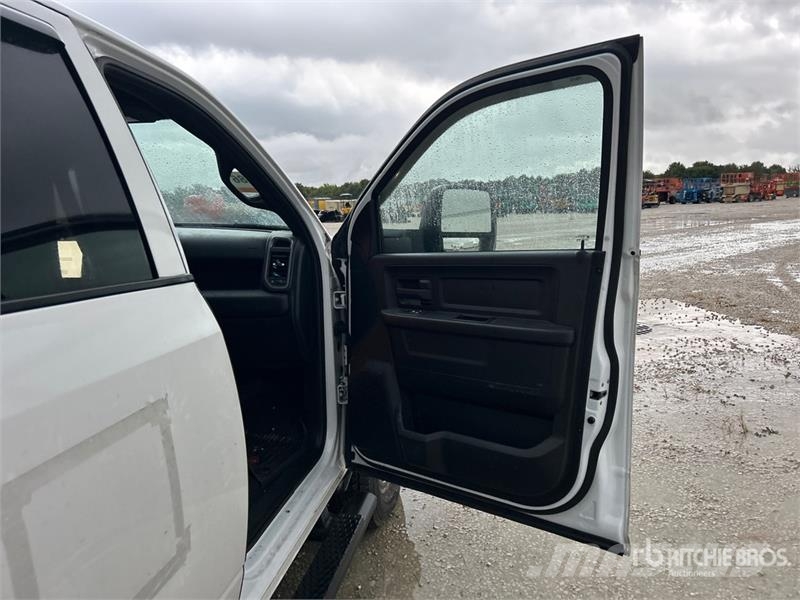 RAM 3500 4x4 Crew Cab Versatile Hauler Truck Влекачи