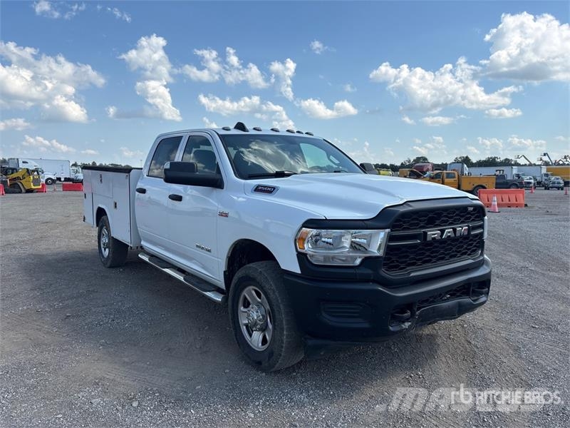 RAM 3500 4x4 Crew Cab Utility Truck 皮卡.傳統半斗卡車/側卸板