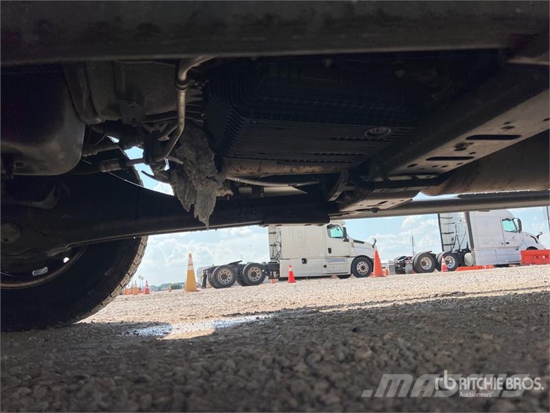 RAM 3500 4x4 Crew Cab Cab and Chassis Cabine si interior