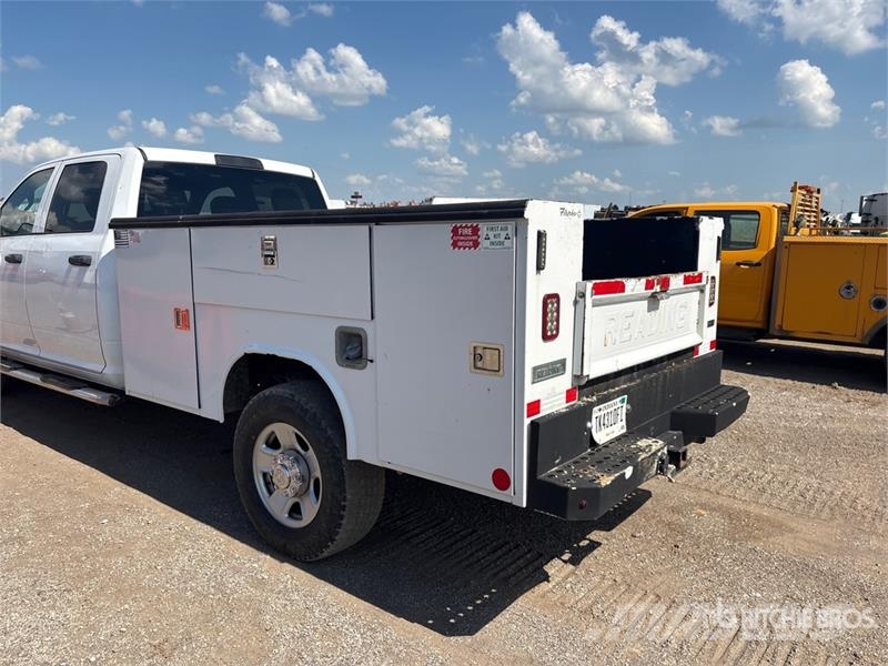 RAM 3500 4x4 Crew Cab Utility Truck 皮卡.傳統半斗卡車/側卸板