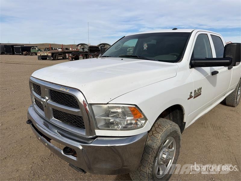 RAM 3500 4x4 Crew Cab Pickup その他