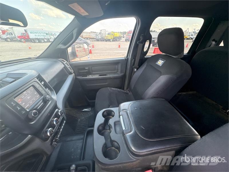 RAM 3500 4x4 Crew Cab Utility Truck 皮卡.傳統半斗卡車/側卸板