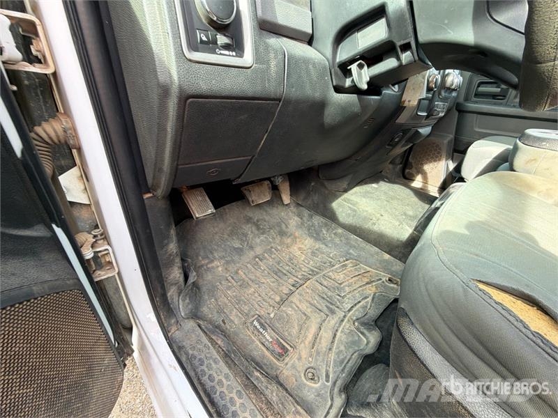 RAM 3500 4x4 Crew Cab Pickup その他