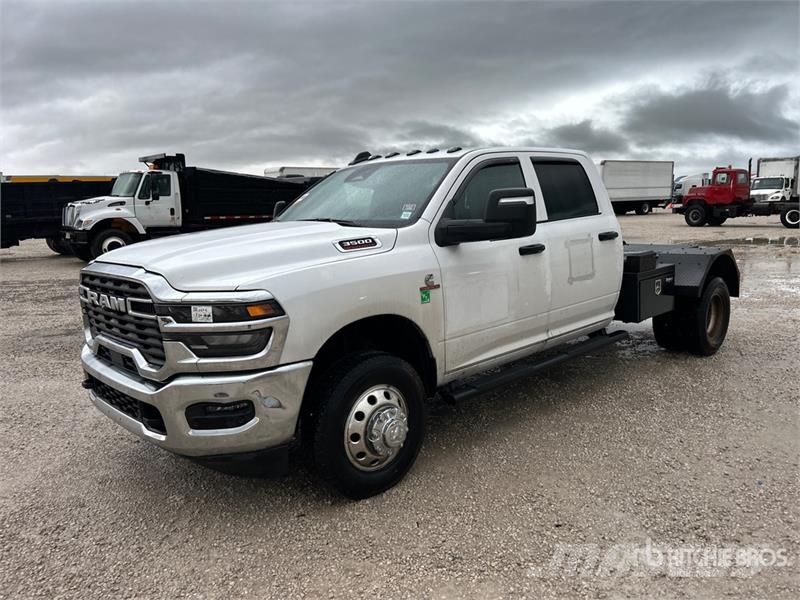 RAM 3500 4x4 Crew Cab Versatile Hauler Truck Влекачи