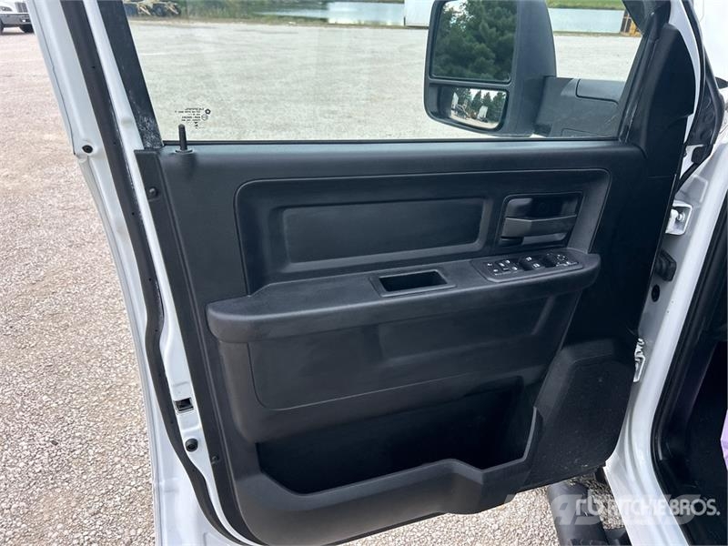RAM 3500 4x4 Crew Cab Versatile Hauler Truck Cabezas tractoras