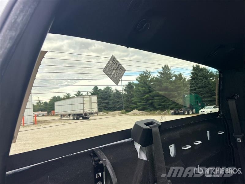 RAM 3500 4x4 Crew Cab Versatile Hauler Truck Cabezas tractoras