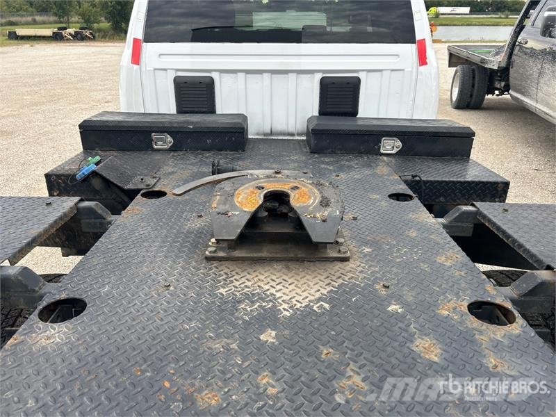 RAM 3500 4x4 Crew Cab Versatile Hauler Truck Cabezas tractoras
