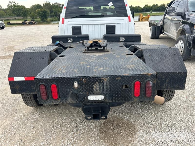 RAM 3500 4x4 Crew Cab Versatile Hauler Truck Cabezas tractoras