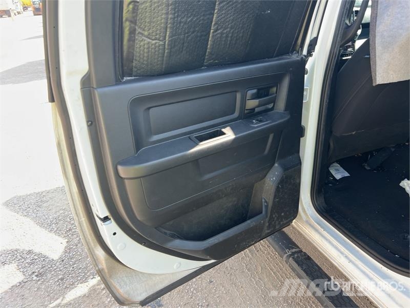 RAM 3500 4x4 Crew Cab Cab and Chassis Cabine si interior