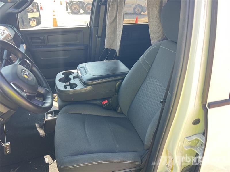 RAM 3500 4x4 Crew Cab Cab and Chassis Cabine si interior