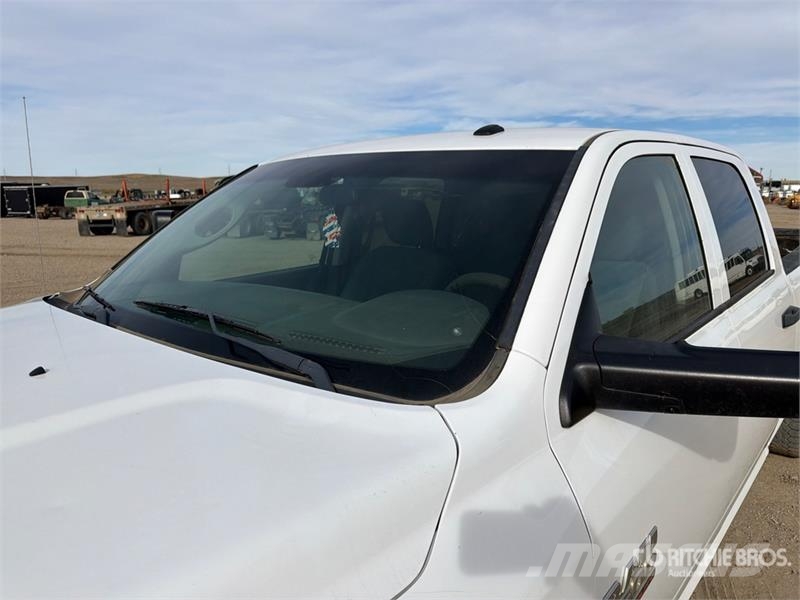 RAM 3500 4x4 Crew Cab Pickup その他