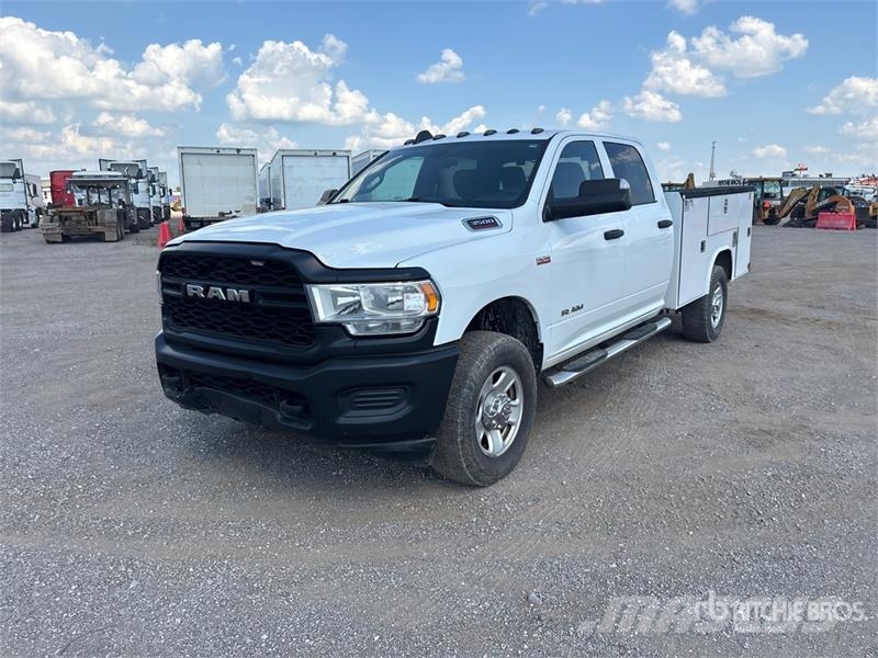 RAM 3500 4x4 Crew Cab Utility Truck 皮卡.傳統半斗卡車/側卸板