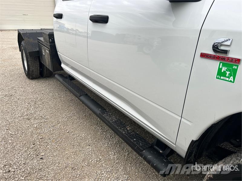 RAM 3500 4x4 Crew Cab Versatile Hauler Truck Cabezas tractoras