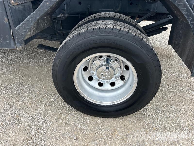 RAM 3500 4x4 Crew Cab Versatile Hauler Truck Cabezas tractoras