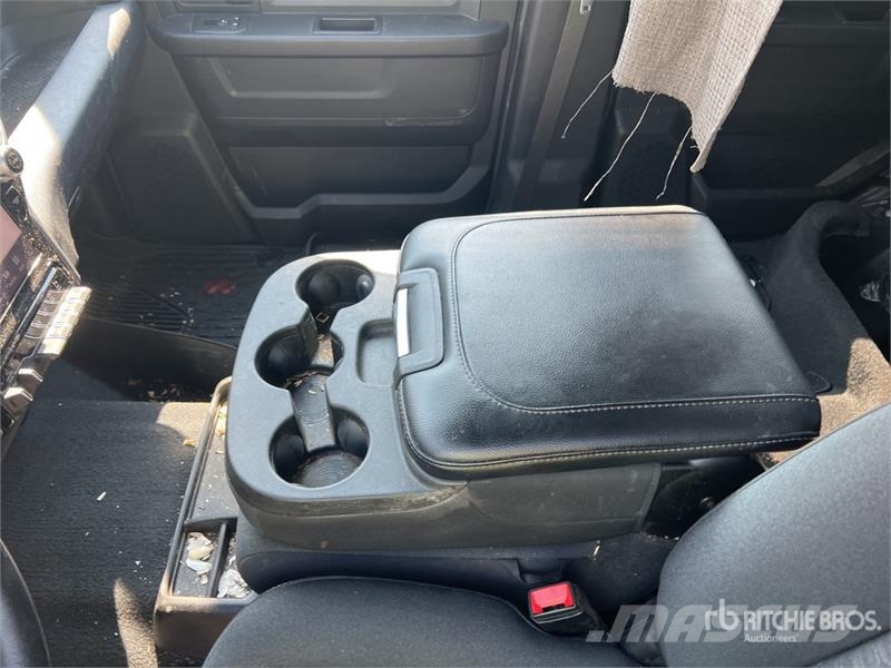 RAM 3500 4x4 Crew Cab Cab and Chassis Cabine si interior