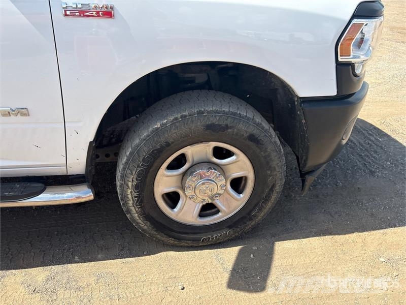 RAM 3500 4x4 Crew Cab Utility Truck 皮卡.傳統半斗卡車/側卸板