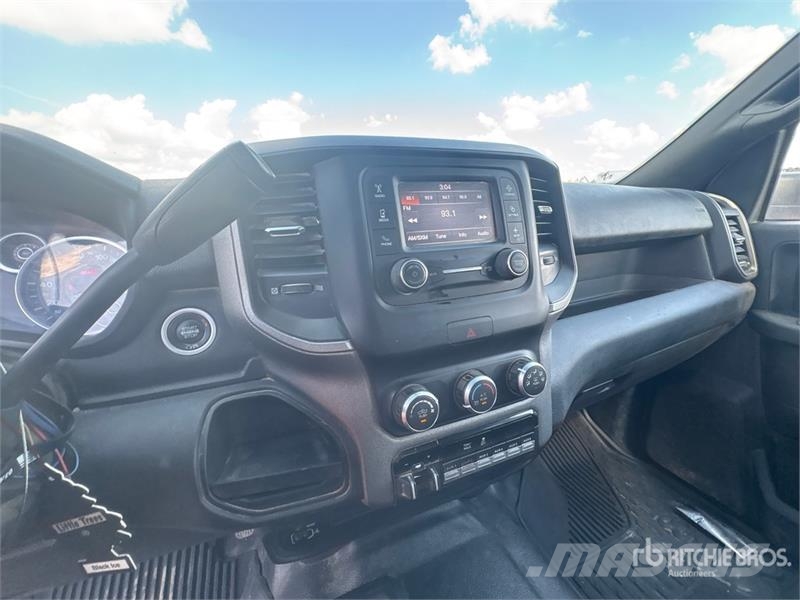 RAM 3500 4x4 Crew Cab Utility Truck 皮卡.傳統半斗卡車/側卸板