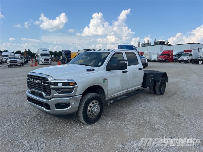 RAM 3500 4x4 Crew Cab Cab and Chassis Cabine si interior