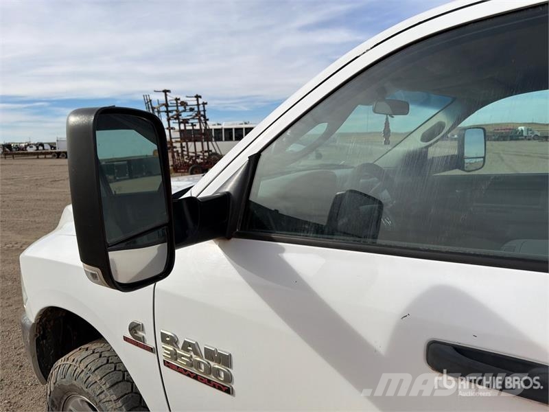 RAM 3500 4x4 Crew Cab Pickup その他
