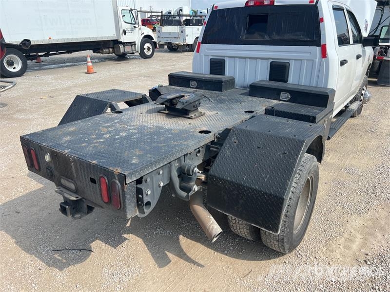 RAM 3500 4x4 Crew Cab Cab and Chassis Cabine si interior